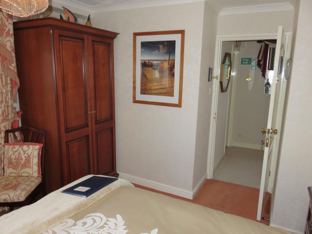 Pineview Guesthouse Poole Eksteriør bilde