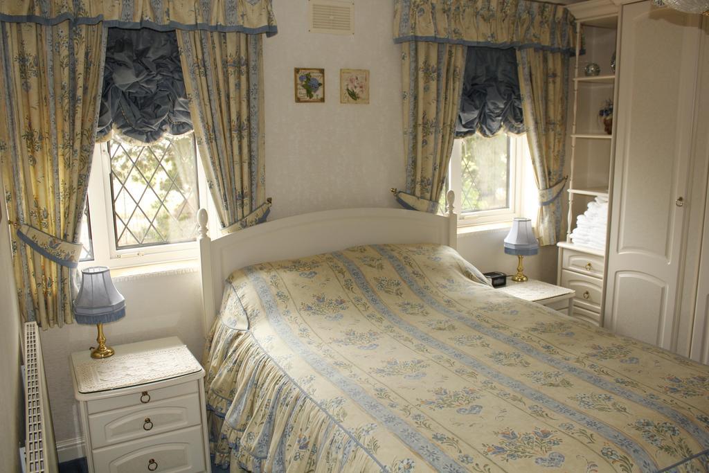Pineview Guesthouse Poole Eksteriør bilde